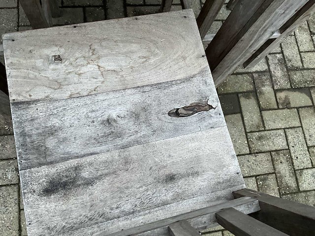 Verhoogd terrastafel met barkrukken - afbeelding 10 van  10