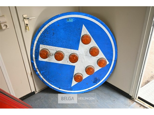 Verkeersbord met verlichting - afbeelding 1 van  4