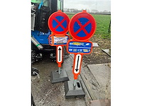 Verkeersborden/parkeer verbodsborden (2x)