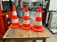 Verkeerskegels (3x) - afbeelding 1 van  2