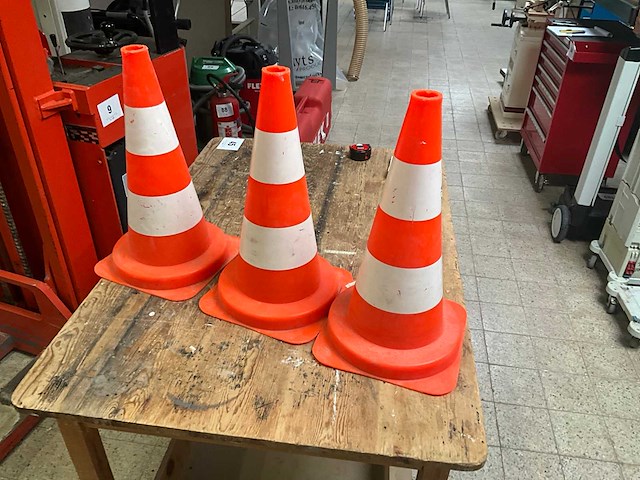 Verkeerskegels (3x) - afbeelding 2 van  2