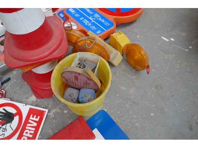 Verkeersmateriaal - afbeelding 3 van  4