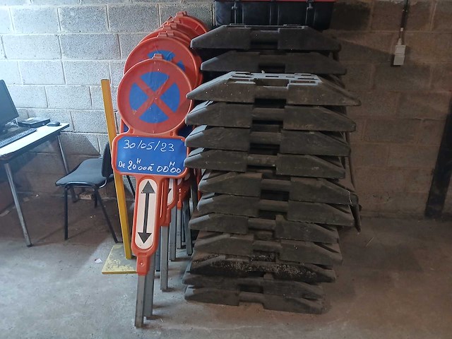 Verkeersverkeer met parkeerborden - afbeelding 2 van  3