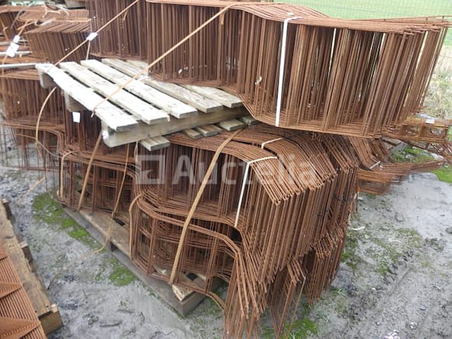 Verkoop van diverse zigzag betonnen afstandhouders - afbeelding 1 van  4