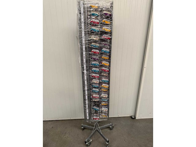 Verkoopmolen met volkswagen busjes - afbeelding 2 van  6