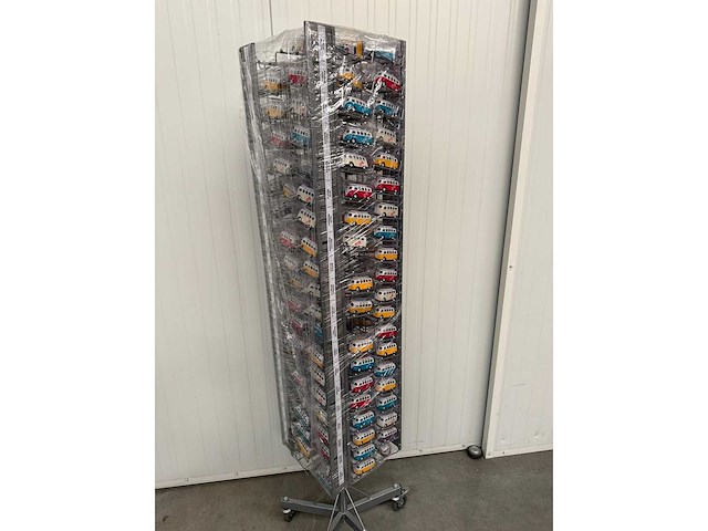 Verkoopmolen met volkswagen busjes - afbeelding 4 van  6