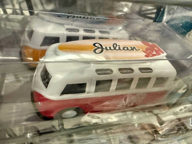 Verkoopmolen met volkswagen busjes - afbeelding 6 van  6