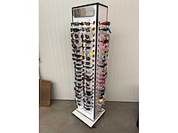 Verkoopmolen met zonnebrillen - afbeelding 3 van  5