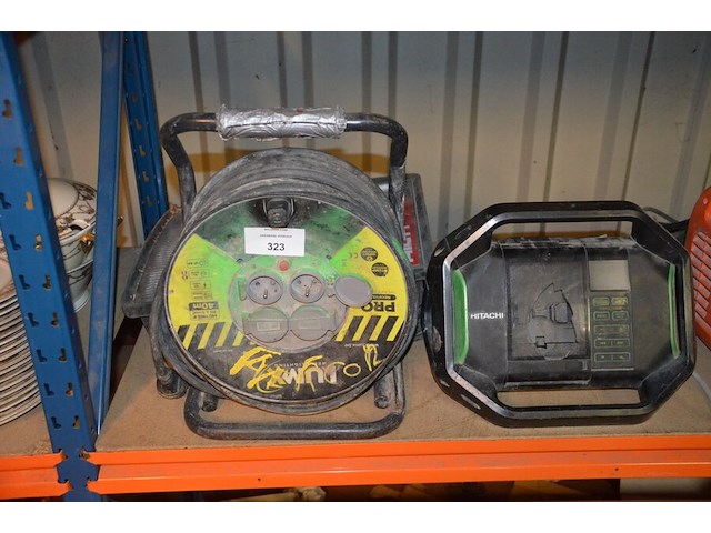 Verlengkabel op haspel lumx 40m, werflamp hilti opus maxi, werfradio hitachi ur18dsal - afbeelding 1 van  12