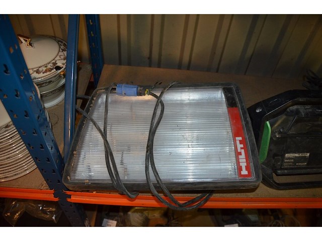 Verlengkabel op haspel lumx 40m, werflamp hilti opus maxi, werfradio hitachi ur18dsal - afbeelding 5 van  12