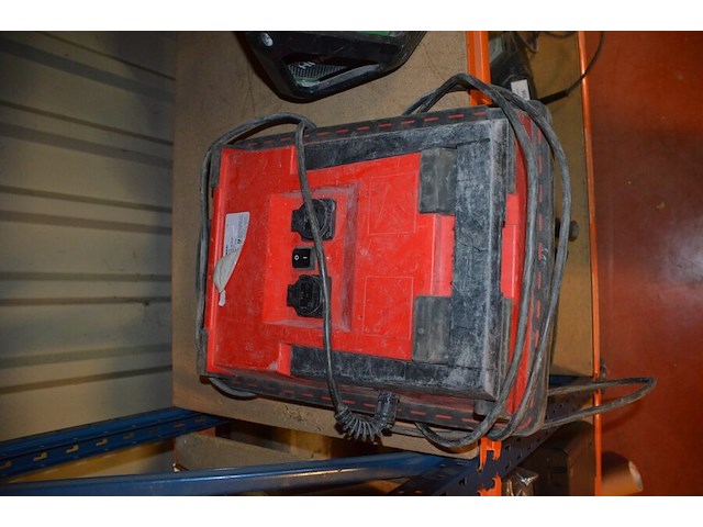 Verlengkabel op haspel lumx 40m, werflamp hilti opus maxi, werfradio hitachi ur18dsal - afbeelding 6 van  12