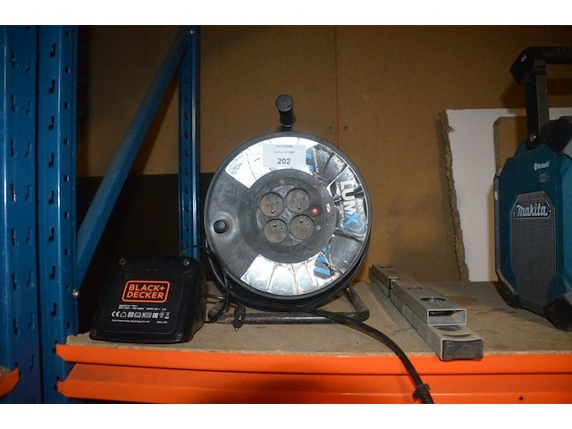 Verlengkabel op haspel lumx, waterpas duro, waterpas stanley, accu lader black&decker (14) - afbeelding 1 van  5