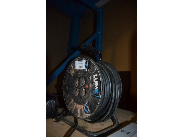 Verlengkabel op haspel lumx, waterpas duro, waterpas stanley, accu lader black&decker (14) - afbeelding 3 van  5