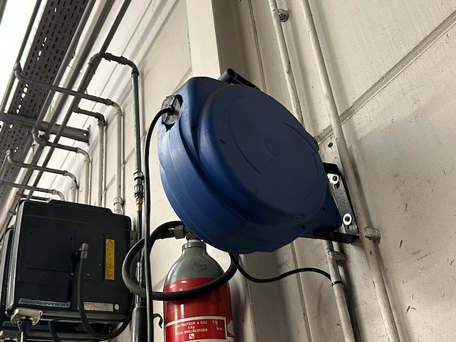 Verlengkabelhaspel met muurbevestiging - afbeelding 1 van  3