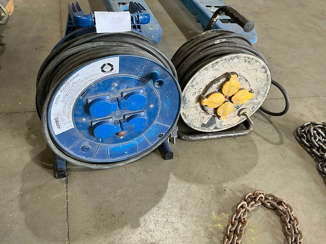 Verlengkabelhaspels (2x) - afbeelding 1 van  4