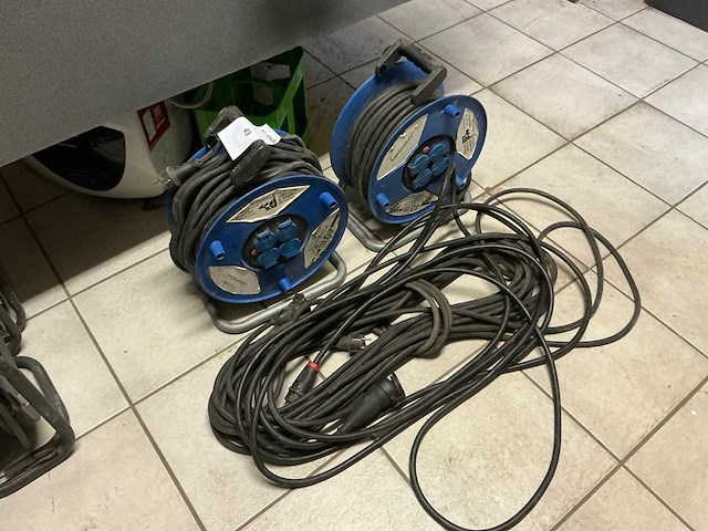 Verlengkabelhaspels (2x) - afbeelding 1 van  4
