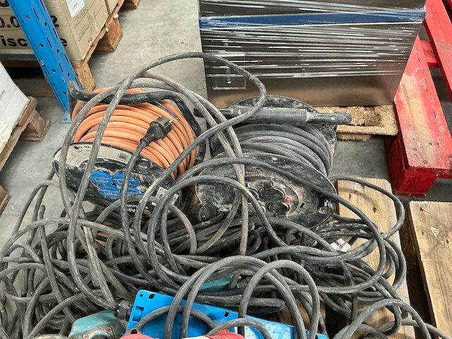 Verlengkabelhaspels en verdeelstekkers (7x) - afbeelding 4 van  7