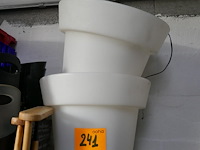 Verlichte bloempotten + reeks flessenkoelers - afbeelding 1 van  3