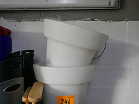 Verlichte bloempotten + reeks flessenkoelers - afbeelding 3 van  3