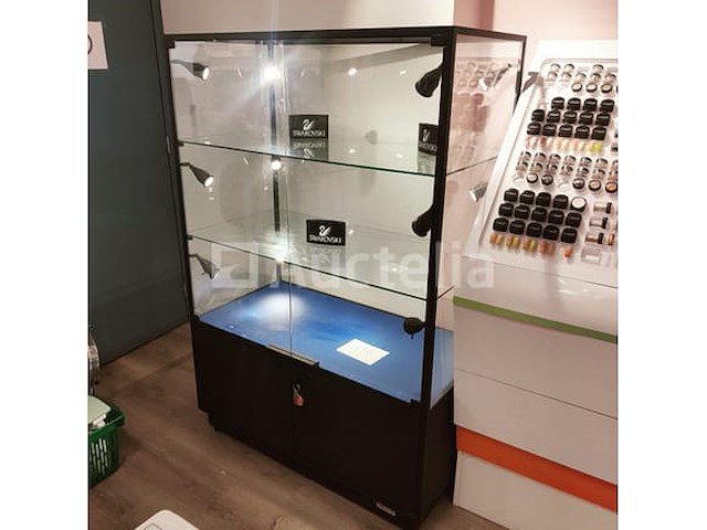 Verlichte swarovski-vitrine met slot en sleutel - afbeelding 1 van  5