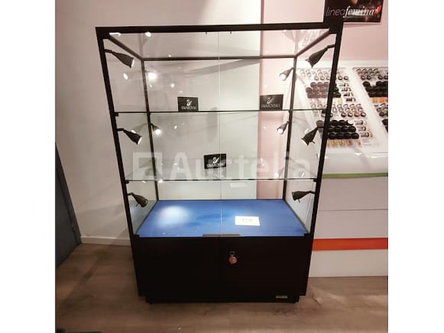 Verlichte swarovski-vitrine met slot en sleutel - afbeelding 2 van  5
