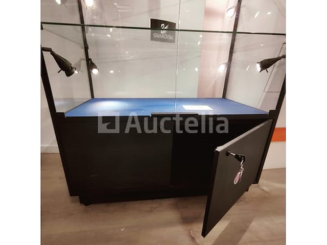 Verlichte swarovski-vitrine met slot en sleutel - afbeelding 4 van  5