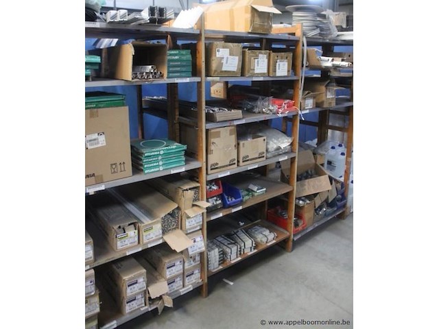 Verlichting en elektrische componenten sylvania, diverse fluorescentielampen, led-panelen, ballasten en kabels - afbeelding 1 van  5