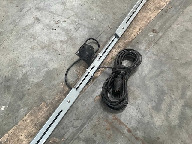 Verlichtingsbalk met 10 meter kabel - afbeelding 3 van  4