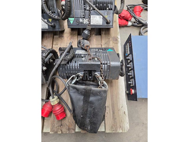 Verlinde - elektrische kettingtakel (4x) + sturing - afbeelding 3 van  6