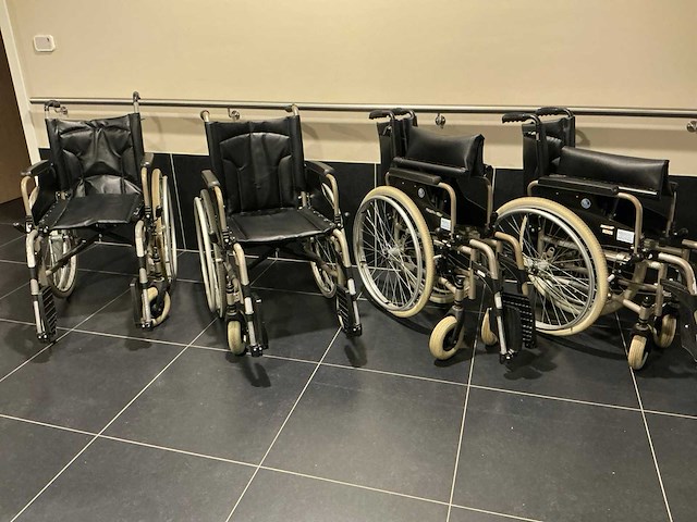 Vermeiren v100 rolstoel (4x) - afbeelding 1 van  3