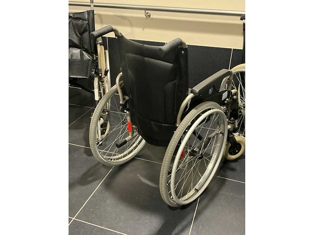 Vermeiren v100 rolstoel (4x) - afbeelding 3 van  3