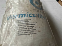 Vermiculite zak isolatiekorrels ca. 100 liter - afbeelding 2 van  3