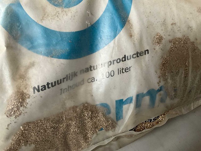 Vermiculite zak isolatiekorrels ca. 100 liter - afbeelding 3 van  3