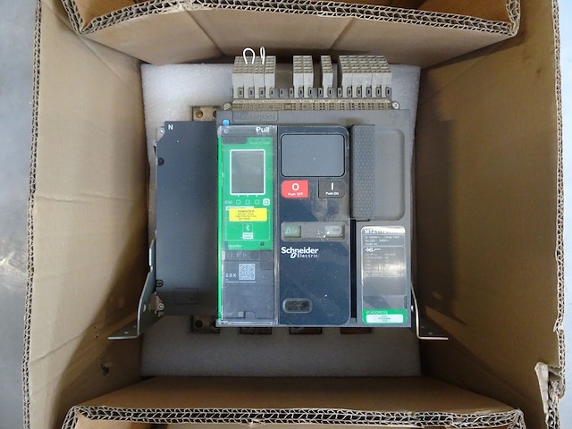 Vermogenschakelaar schneider - afbeelding 1 van  2