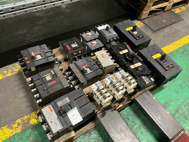 Vermogensschakelaar (8x) - afbeelding 1 van  7