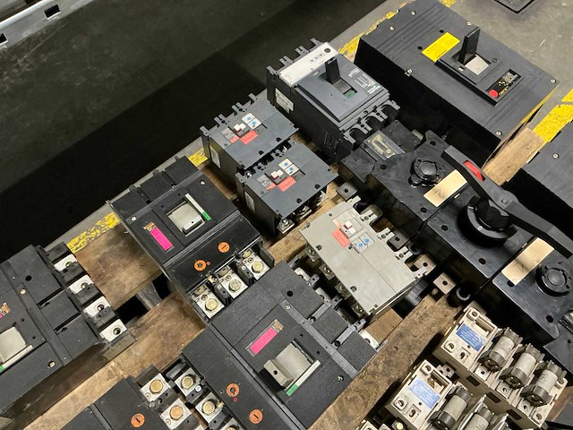 Vermogensschakelaar (8x) - afbeelding 7 van  7