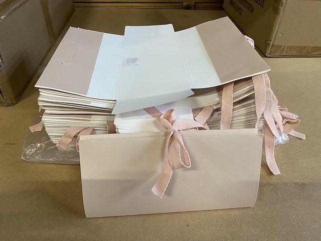 Verpakkingsmateriaal (geschenkbon) +/- 40st - afbeelding 1 van  3