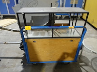 Verrijbare magazijnkar + diversen - afbeelding 1 van  1