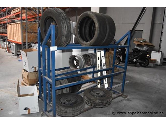 Verrijdbaar bandenrek, wo. diverse autobanden, velgen en wielen - afbeelding 1 van  1