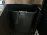 Verrijdbaar formica vuilnismeubel - afbeelding 2 van  2