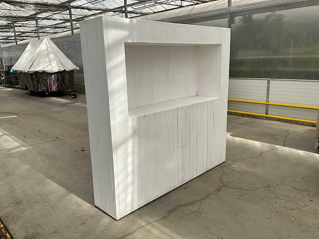 Verrijdbaar houten meubel - afbeelding 1 van  5