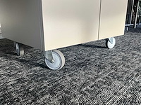 Verrijdbaar houten opbergmeubel - afbeelding 4 van  5