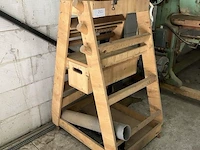 Verrijdbaar houten rek