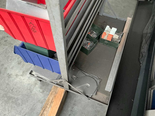 Verrijdbaar opbergrek met inhoud - afbeelding 7 van  7