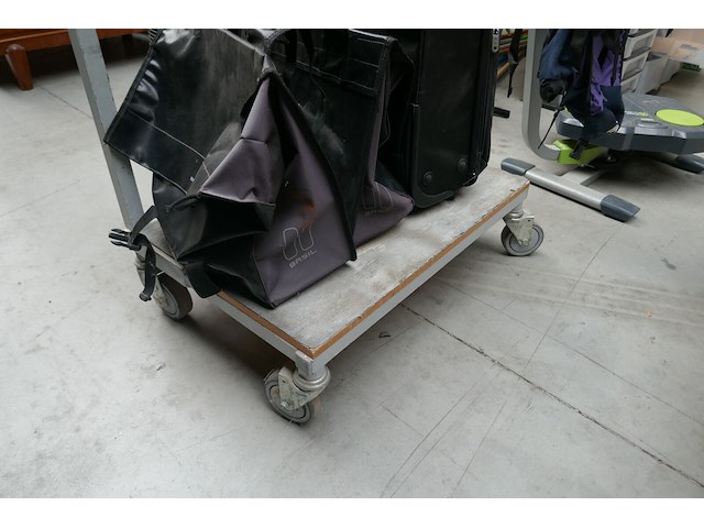 Verrijdbaar platform + reiskoffer + fietszakken - afbeelding 3 van  3