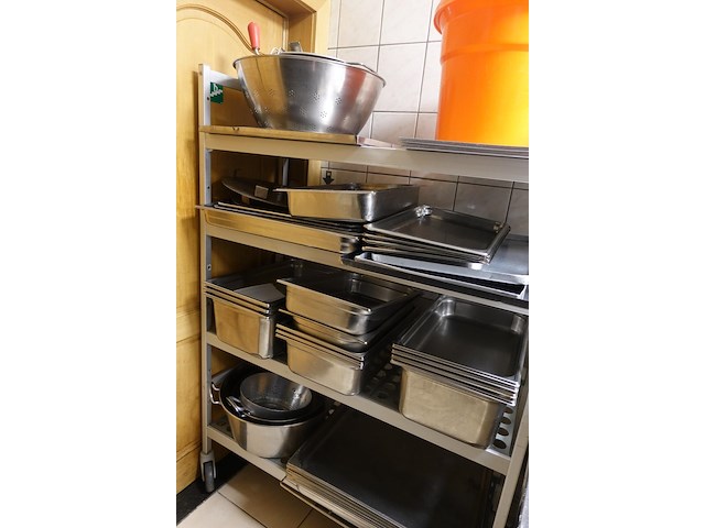 Verrijdbaar rek + inhoud - afbeelding 1 van  10