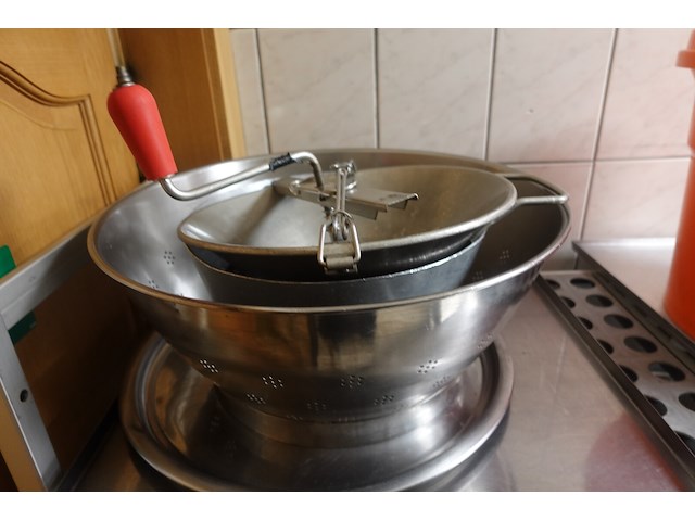 Verrijdbaar rek + inhoud - afbeelding 4 van  10