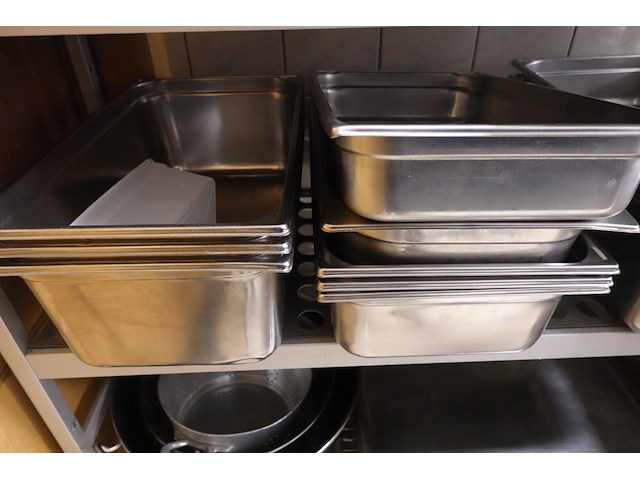 Verrijdbaar rek + inhoud - afbeelding 8 van  10