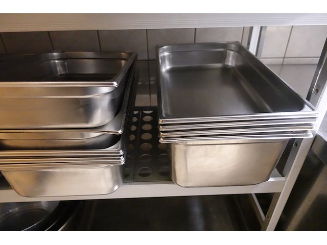 Verrijdbaar rek + inhoud - afbeelding 9 van  10