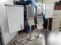 Verrijdbaar whitebord + 4x diverse presentatiebord - afbeelding 1 van  4